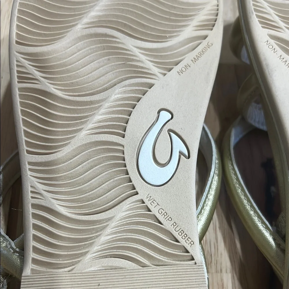 OluKai women strappy